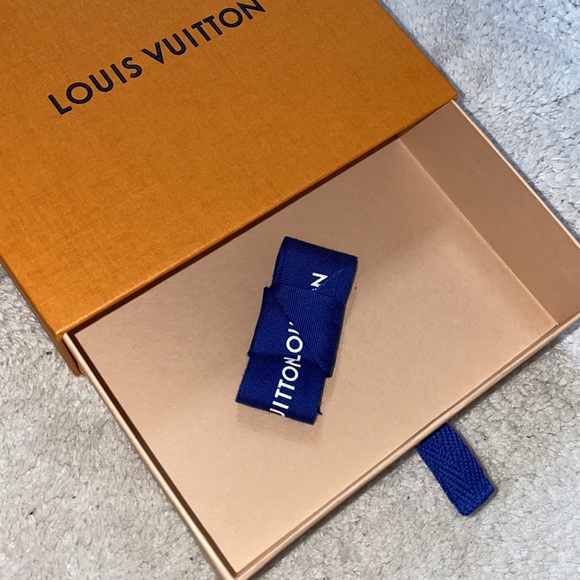 Auth Louis Vuitton gift box paper bag LV ribbon - Picture 3 of 6